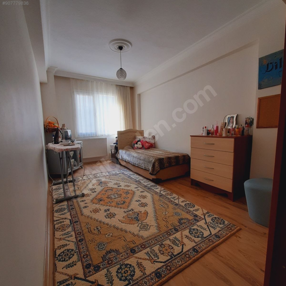 Buca Adatepe Mahallesi Arakat Otoparklı Satılık Geniş +1 Daire