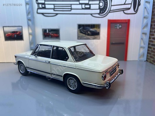 Kyosho Diecast Model 1:18 BMW Araba - 1275780220