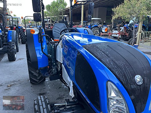 Machinery / Agricultural Machines / Tractors / New Holland / TT60 Classic