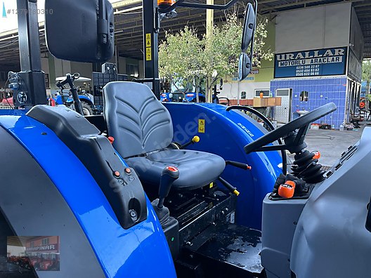 Machinery / Agricultural Machines / Tractors / New Holland / TT60 Classic