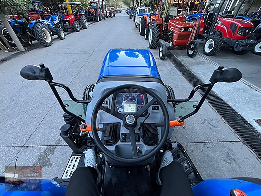 Machinery / Agricultural Machines / Tractors / New Holland / TT60 Classic