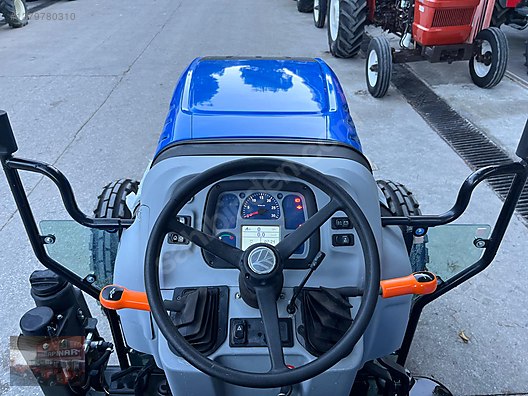 Machinery / Agricultural Machines / Tractors / New Holland / TT60 Classic