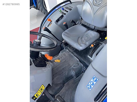 Machinery / Agricultural Machines / Tractors / New Holland / TD4.65B