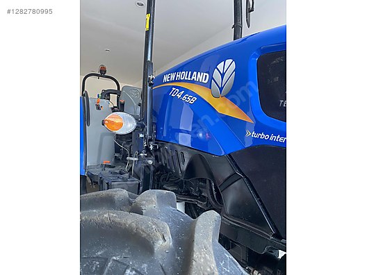 Machinery / Agricultural Machines / Tractors / New Holland / TD4.65B