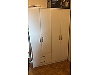 Beyaz çekmeceli dolap