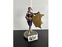 DC Bombshells Batgirl Statue