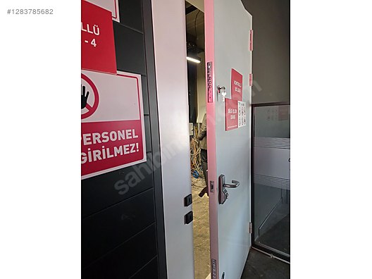 İkinci El ve Sıfır Alışveriş / Bahçe & Yapı Market / Yapı Malzemeleri / Kapı & Pencere / Çelik Kapı