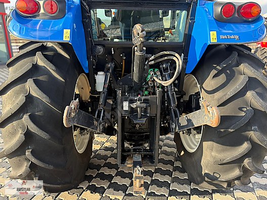 Machinery / Agricultural Machines / Tractors / New Holland / TD5.80