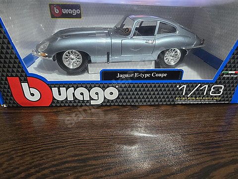 ミニカー JAGUAR E-TYPE COUPE Burago Diecast Model 1:18 Jaguar Araba - 1307786800