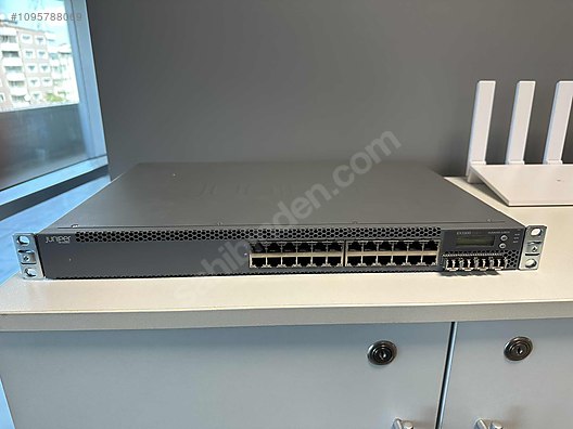 Juniper EX3300 24-port 10/100/1000BASE-T 24 PoE+ port 4 SFP+