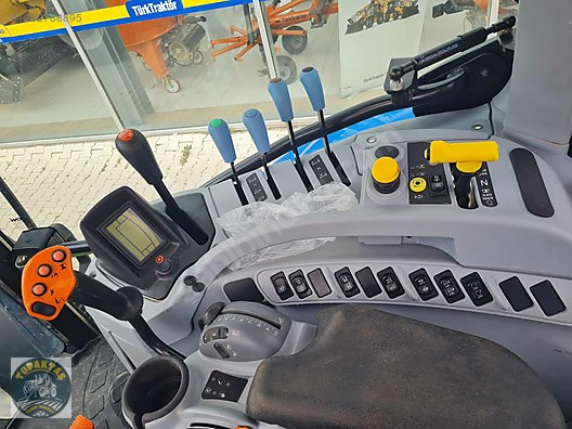 Machinery / Agricultural Machines / Tractors / New Holland / TR6.125S