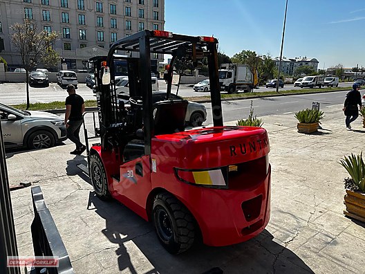 Machinery / Industrial / Carrying & Stacking Equipment / Forklifts / For Sale / Runtx