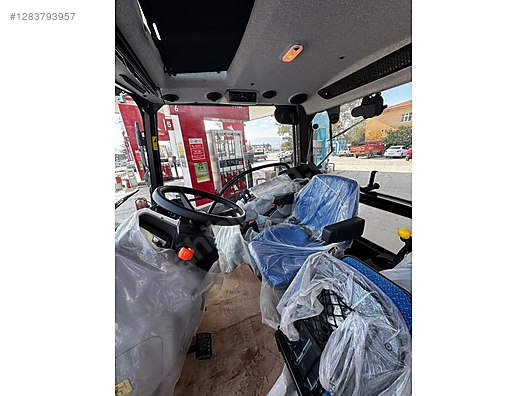 Machinery / Agricultural Machines / Tractors / New Holland / T4.75S