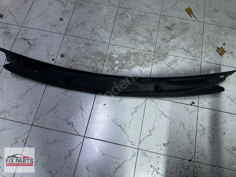 Ford Transit Ön Cam Izgarası