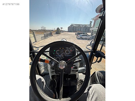 Machinery / Agricultural Machines / Tractors / New Holland / T5.120