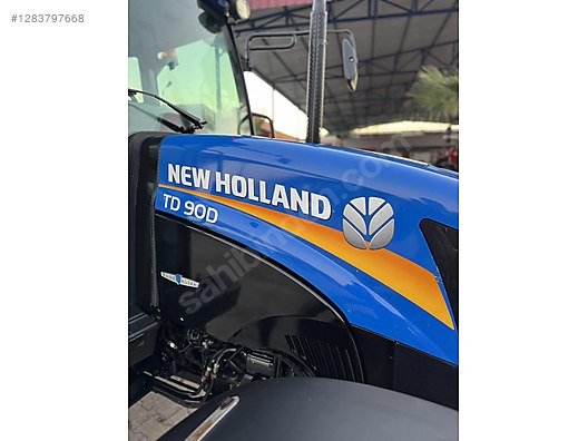 Machinery / Agricultural Machines / Tractors / New Holland / TD90D