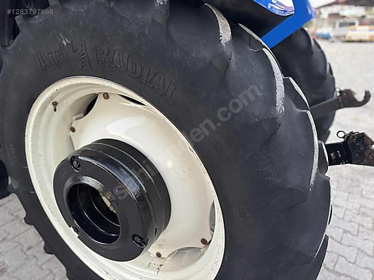 Machinery / Agricultural Machines / Tractors / New Holland / TD90D