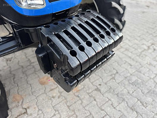 Machinery / Agricultural Machines / Tractors / New Holland / TD90D