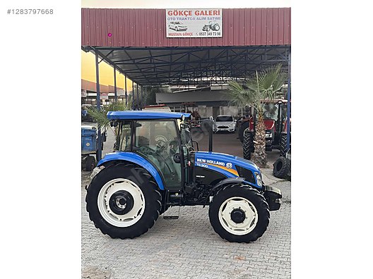 Machinery / Agricultural Machines / Tractors / New Holland / TD90D