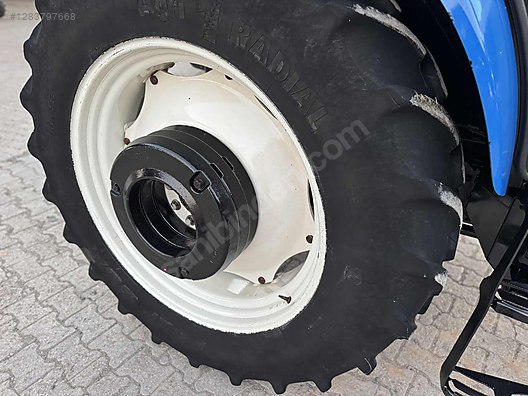 Machinery / Agricultural Machines / Tractors / New Holland / TD90D