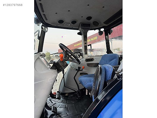 Machinery / Agricultural Machines / Tractors / New Holland / TD90D