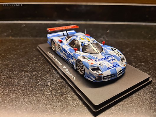 Lot De 2 Voitures Miniatures Le Mans 1/43 Spark - Porsche 956 1984 & Nissan R390 1998 - Collection Japon