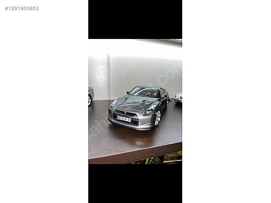 Autoart Diecast Model 1:18 Nissan Araba - 1291800853