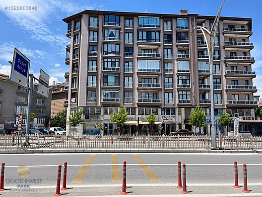 Cumhuriyet'te Kapanmaz Manzaralı,Ara Kat,Geniş 4+1 Satılık Daire