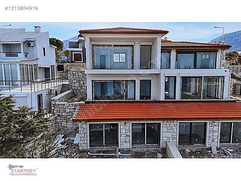 Karaburunda panoramik deniz manzaralı villa