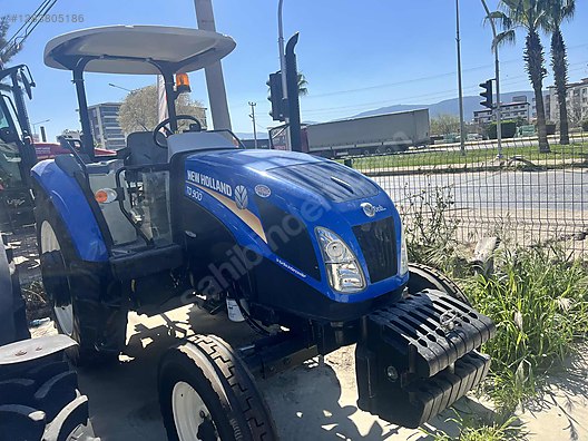 Machinery / Agricultural Machines / Tractors / New Holland / TD90D