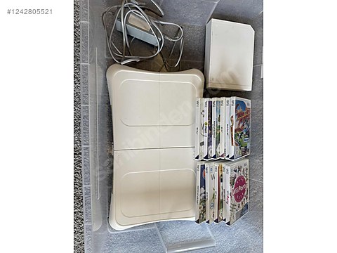 Nintendo Wii Konsol - Oyun Seti ve resimdeki herşey Nintendo Wii Konsol - Oyun Seti ve resimdeki herşey