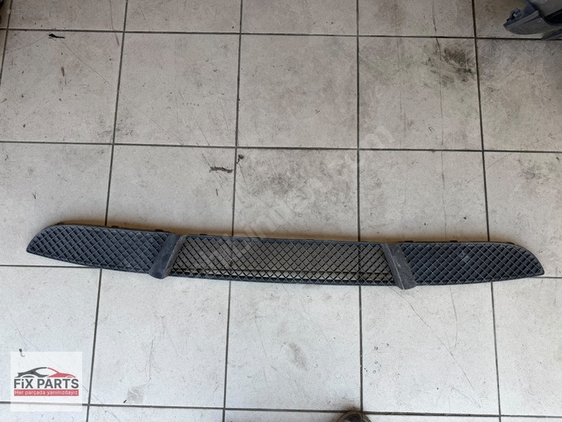 BMW 1 Serisi Tampon Izgarası