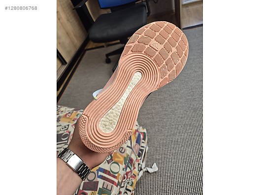 Used & Brand New Items / Sports / Athletics / Running / Shoes