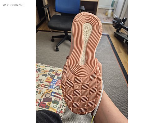 Used & Brand New Items / Sports / Athletics / Running / Shoes