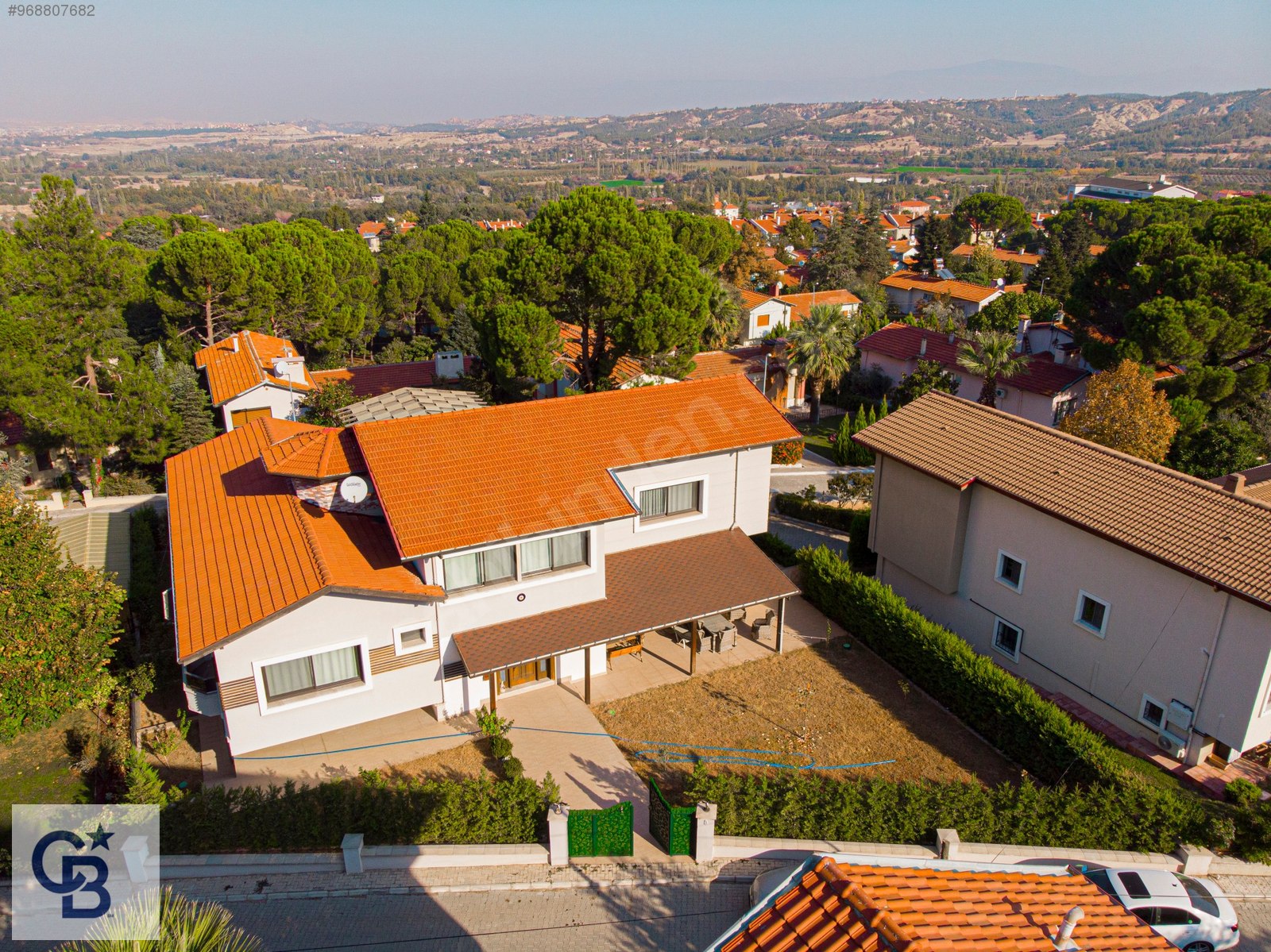 Bağbaşı Zümrüt Evler�de 744m2 Arsa İçinde Satılık Havuzlu Villa