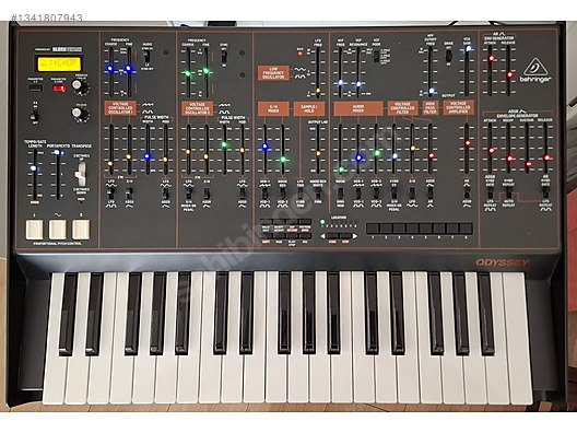 Behringer Odyssey Analog Synthesizer Kutulu kusursuz sıfır gibi