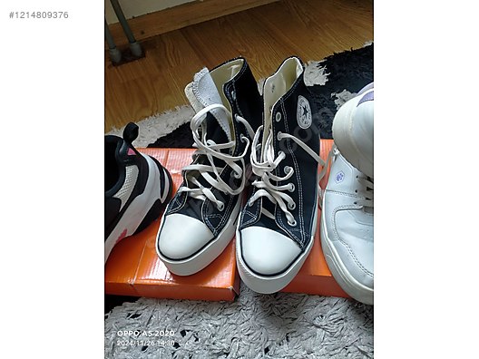 Used & Brand New Items / Clothing & Accessories / Women / Shoes / Sneakers