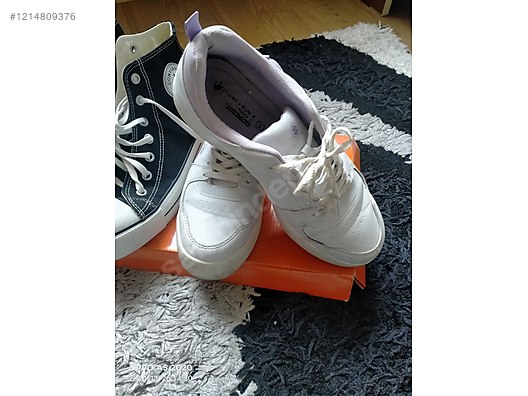 Used & Brand New Items / Clothing & Accessories / Women / Shoes / Sneakers