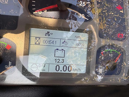 Machinery / Agricultural Machines / Tractors / New Holland / T4.100B