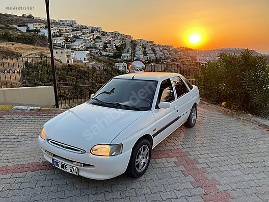 ford escort 1 8 clx sahibinden degisensiz masrafsiz lpg li klimali escort clx hb at sahibinden com 959810481
