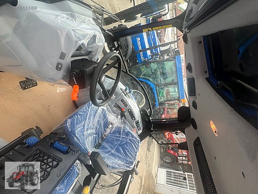 Machinery / Agricultural Machines / Tractors / New Holland / T4.60S