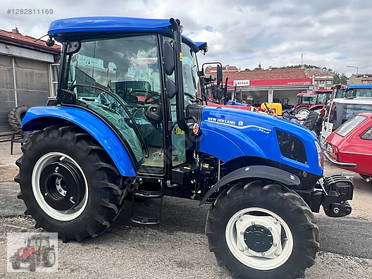Machinery / Agricultural Machines / Tractors / New Holland / T4.60S
