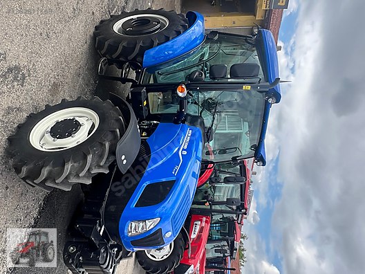 Machinery / Agricultural Machines / Tractors / New Holland / T4.60S