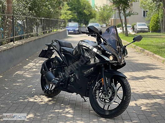 Bajaj rs 200 price sale