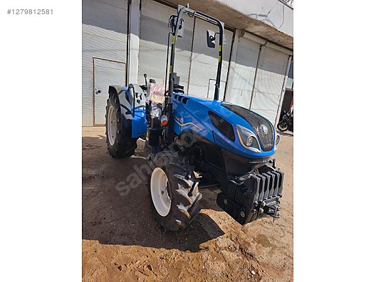 Machinery / Agricultural Machines / Tractors / New Holland / T4.90B