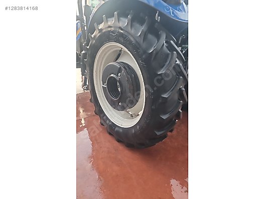 Machinery / Agricultural Machines / Tractors / New Holland / TD90D