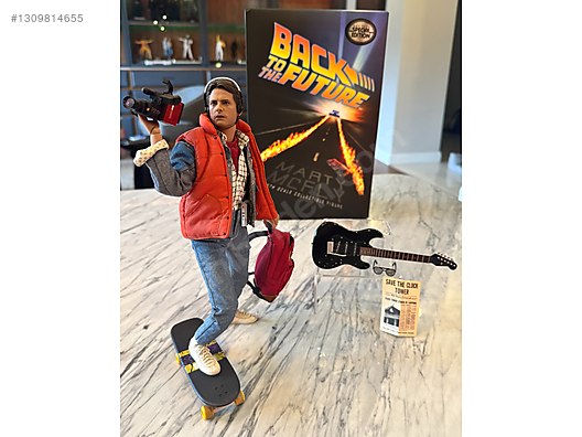 HOT TOYS MARTY MCFLY SPECIAL EDITION BACK TO THE FUTURE SIDESHOW