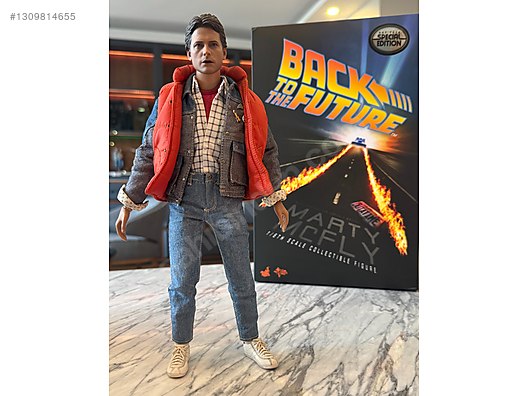 HOT TOYS MARTY MCFLY SPECIAL EDITION BACK TO THE FUTURE SIDESHOW