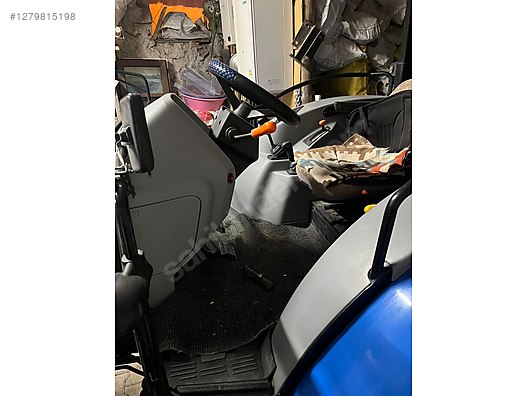 Machinery / Agricultural Machines / Tractors / New Holland / TT4.55