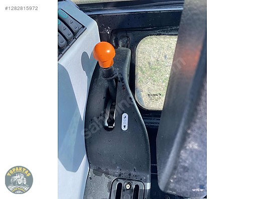 Machinery / Agricultural Machines / Tractors / New Holland / TT4.75